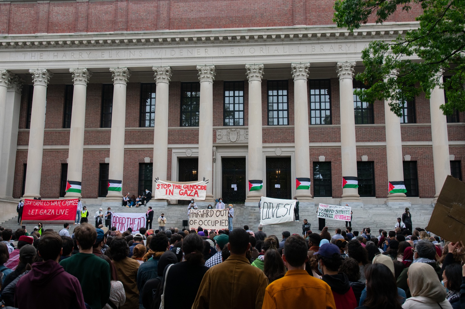Hundreds of Harvard affiliates gathered in Harvard Yard in support of Gaza ahead of an expected ground invasion by Israel.
